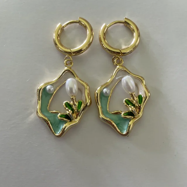 Mery El's earrings