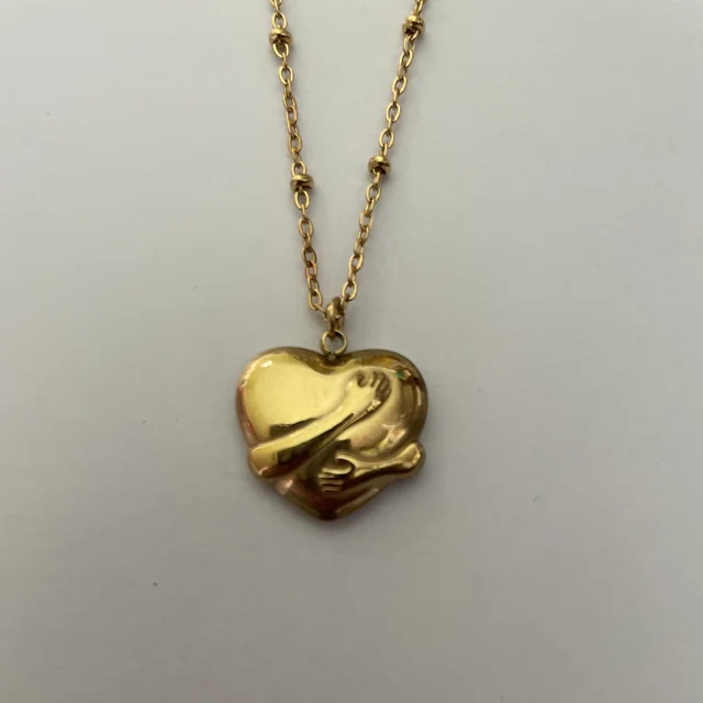 Mery El's necklace