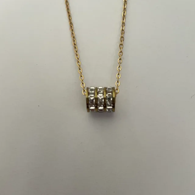 Mery El's necklace